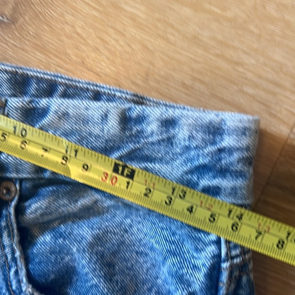 American Eagle Curvy Mom Jean High Waist Distressed Tapered Leg Acid Jeans 6 - Picture 5 of 12